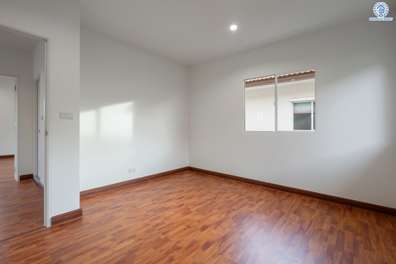 บ้านมือสองตกแต่งใหม่ ม.พฤกษาวิลเลจ10 บางใหญ่ เนื้อที่ 58.6 ตร.ว. ตอบโจทย์ทุกการอยู่อาศัย ฟังก์ชัน 3 ห้องนอน 2 ห้องน้ำ 1 ที่จอดรถ บรรยากาศเป็นส่วนตัว บนทำเลศักยภาพ เชื่อมต่อถนนกาญจนาภิเษก ใกล้เซ็นทรัลเวสต์เกต ทางด่วน "ศรีรัช" และรถไฟฟ้า "สถานีตลาดบางใหญ่"